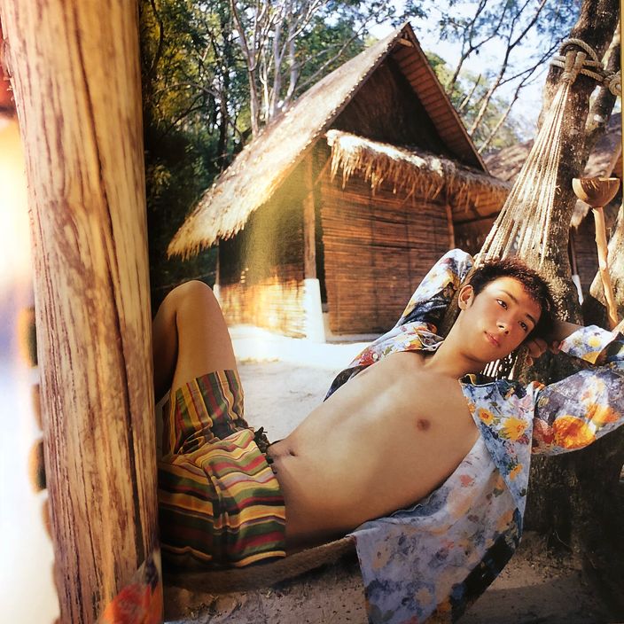 當年兩人和攝影團隊赴泰國影靚相,盡騷兩位青澀少年的隨性和陽光一面。