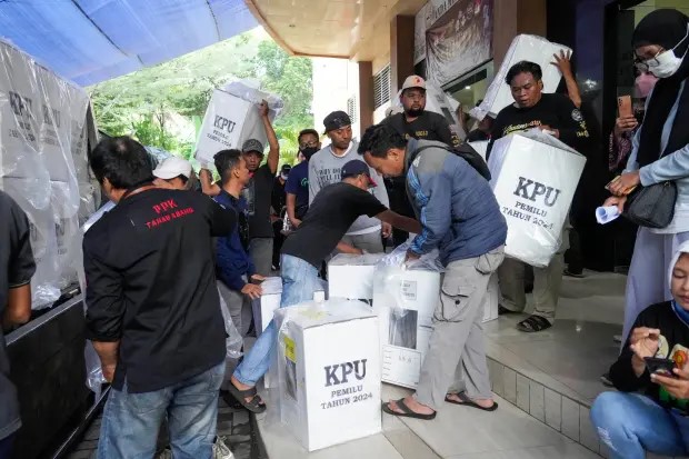 印尼大选后最少有4,000名选务人员过劳生病。美联社