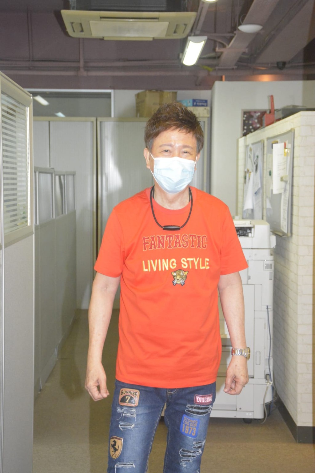 尹光謂疫下收入急跌九成多。
