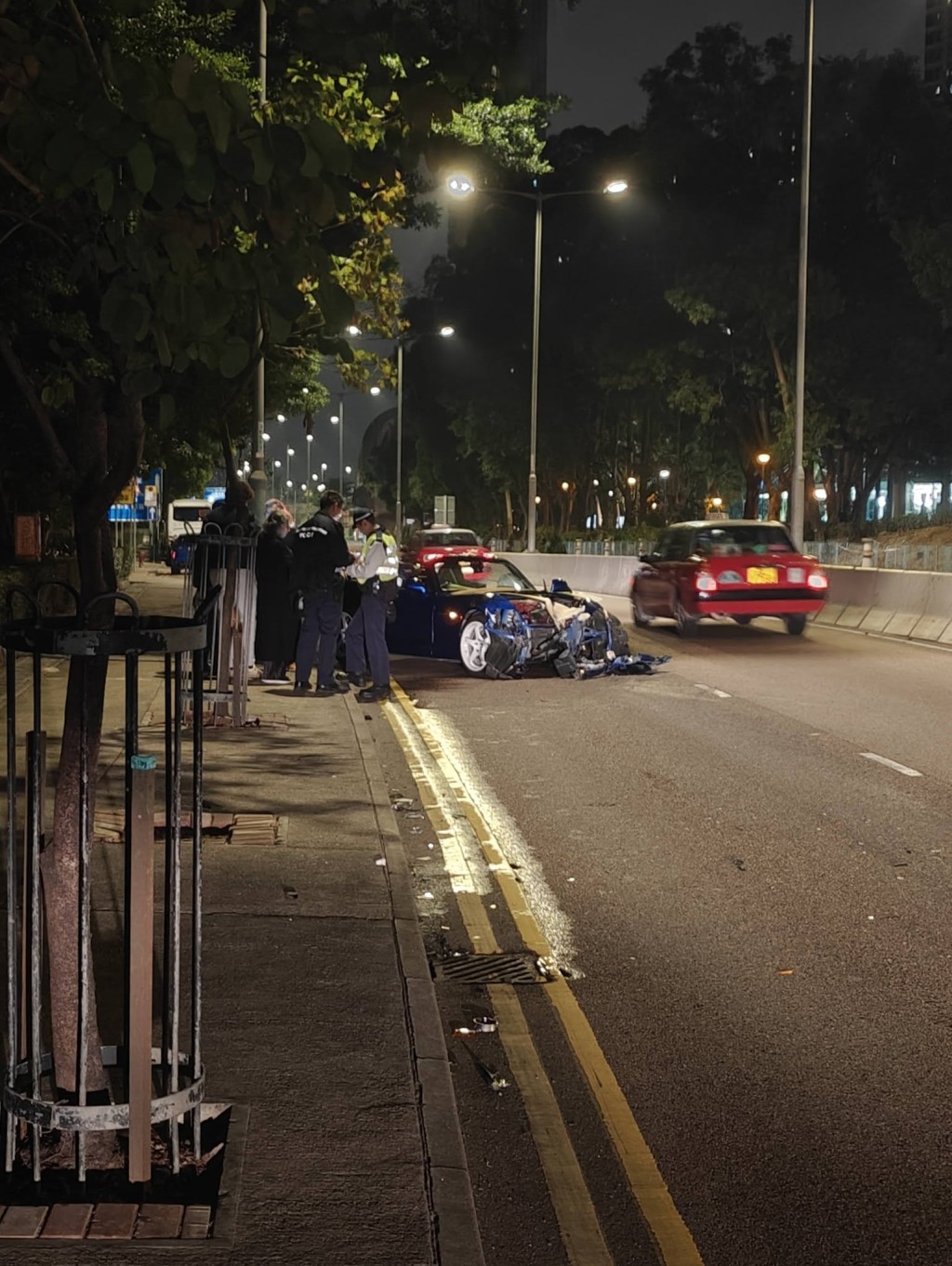 本田跑车车头严重损毁。车cam L（香港群组） 图片