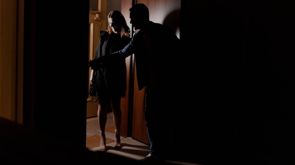 山西有人妻投訴酒店回訪求好評的電話，令丈夫知道她出軌。示意圖。iStock