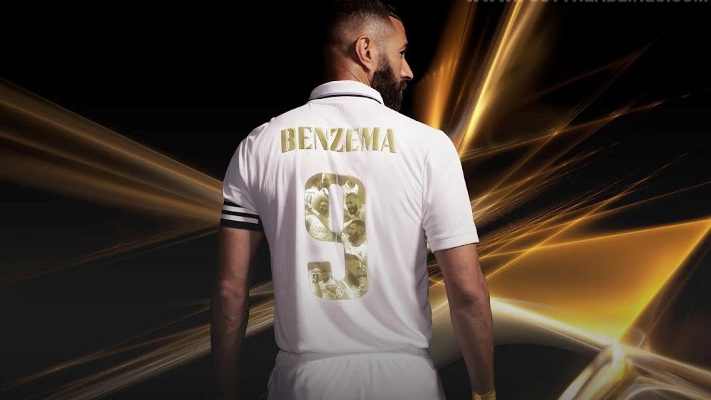 賓施馬身穿金球獎特別版皇馬球衣。網上圖片