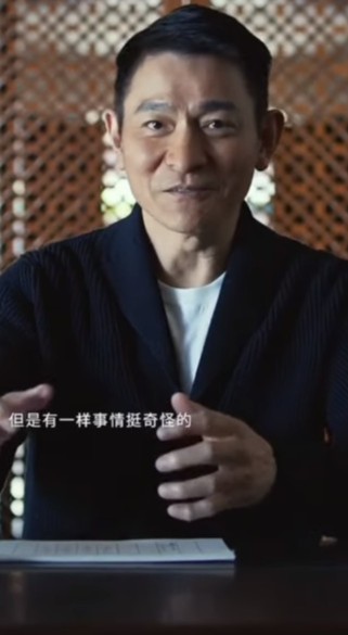 「北大滿哥」將自己去年的影片與劉德華拍攝的廣告作對比。