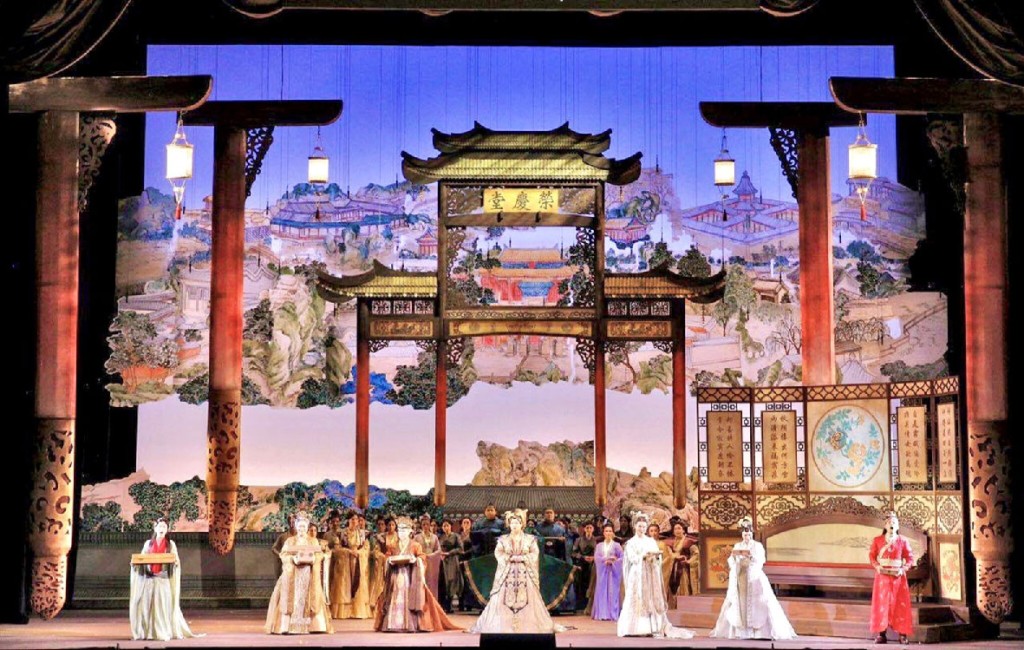 《红楼梦》自清朝以来热度不减，不仅位列中国四大名著之一，同时也是外国艺术界的长青题材。美国旧金山歌剧院曾两度上演英文版《红楼梦》歌剧（Dream of The Red Chamber），为西方观众展现东方艺术之美。