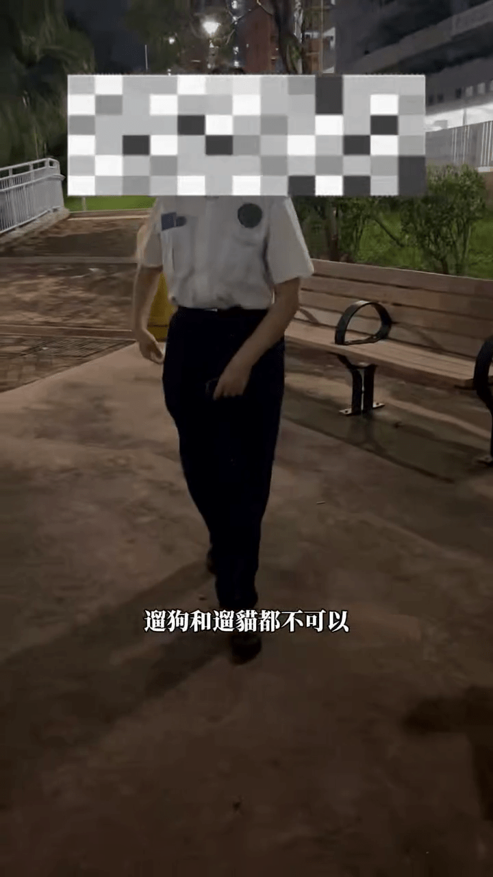 貓隻已配戴牽繩也有被妥善管理,絕無騷擾他人或破壞環境,惟被公園保安驅趕。 貓隻已配戴牽繩也有被妥善管理,絕無騷擾他人或破壞環境,惟被公園保安驅趕。