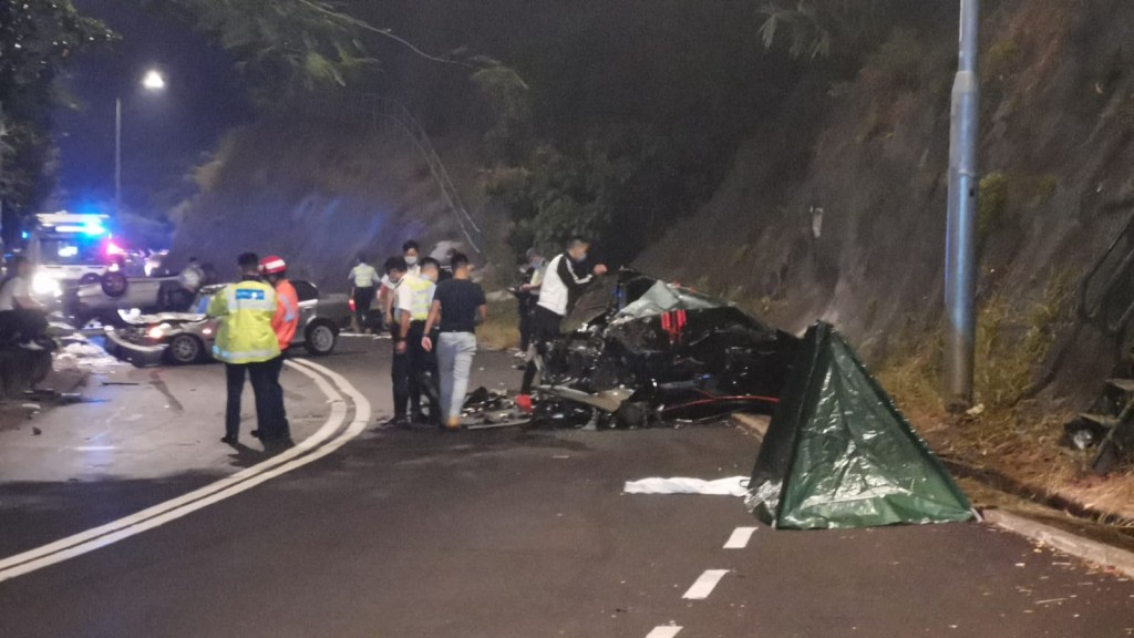 新娘潭路晚上發生3車相撞意外,事件中一人當場死亡。