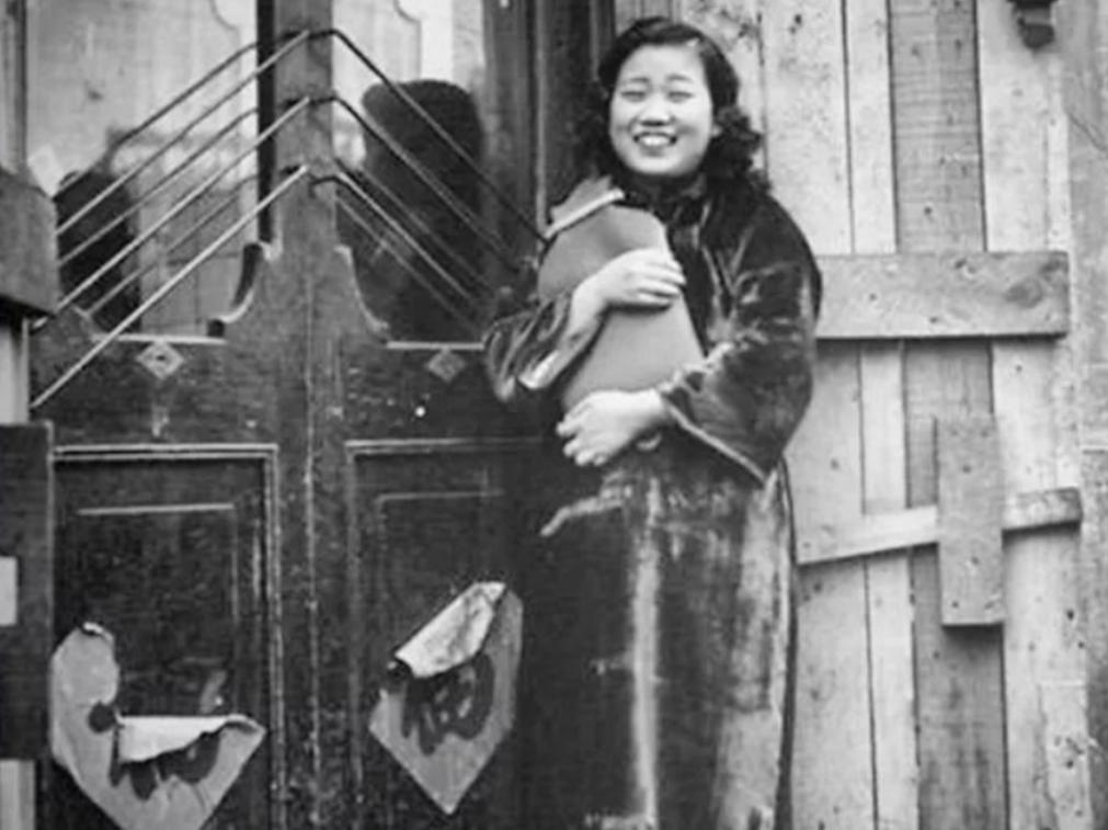 民國時期青樓女子。 民國時期青樓女子。