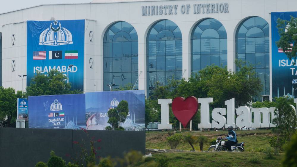 在巴基斯坦伊斯蘭堡，美國和伊朗代表團在塞雷納酒店舉行和平會談。 美聯社