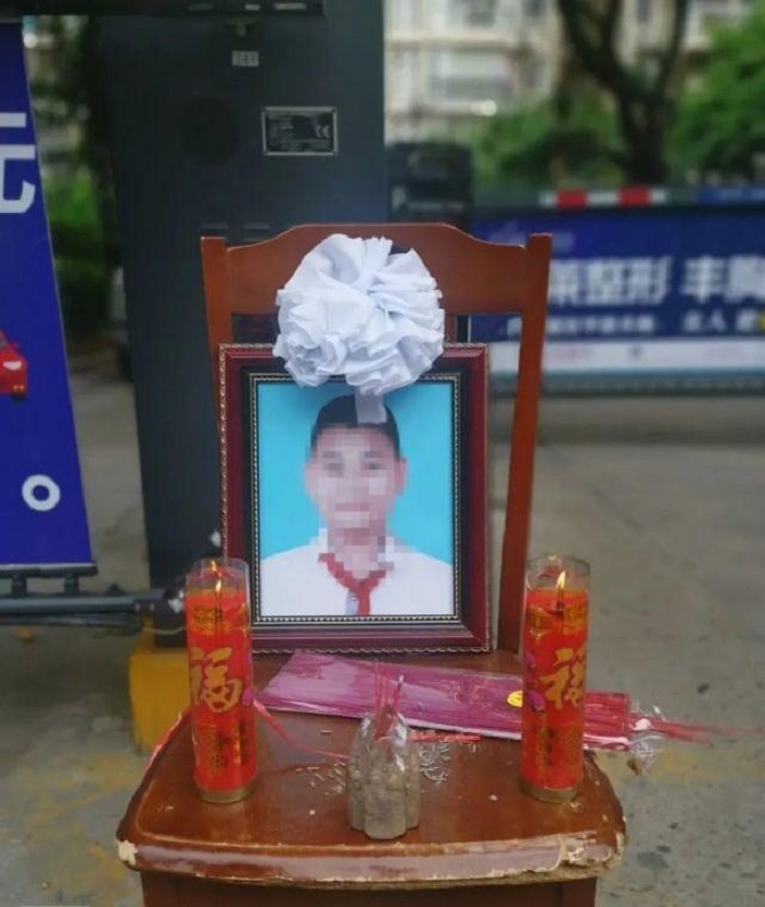 13歲男童困升降機墮樓亡。網上圖片