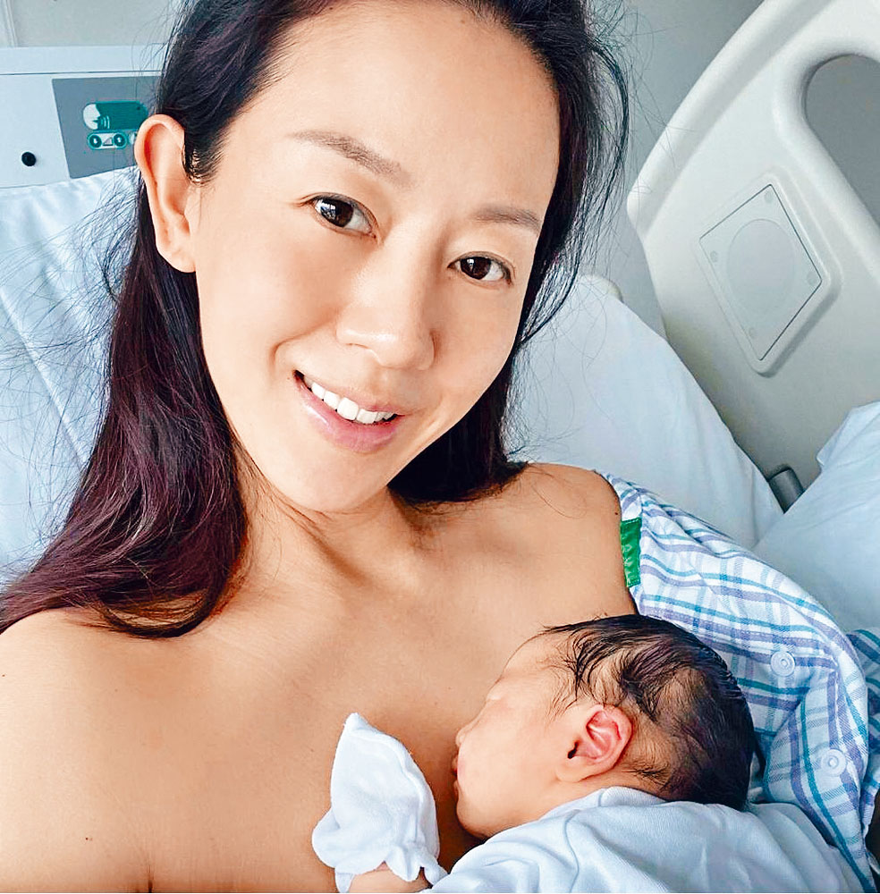 梁靖琪2019年12月誕下大仔,如今細仔出世,完成三年抱兩。
