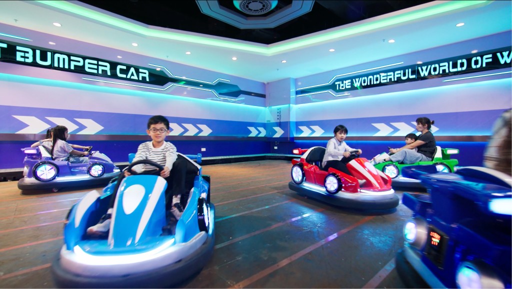 的飄移碰碰車能造出甩尾效果，更可親子一起玩，齊齊變身碰碰車界甩尾王！（圖片來源：WHIMSY歡樂天地）