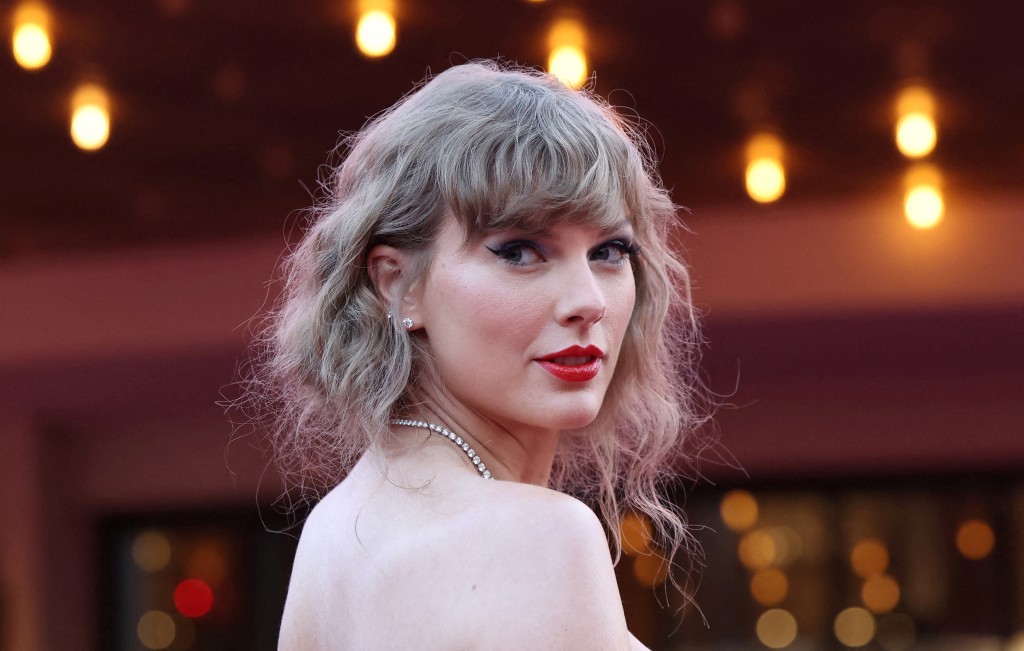美国乐坛天后Taylor Swift昨日从澳洲搭私人飞机飞抵新加坡，准备周六（3月2日）起在当地举行6场演唱会。 路透社资料图