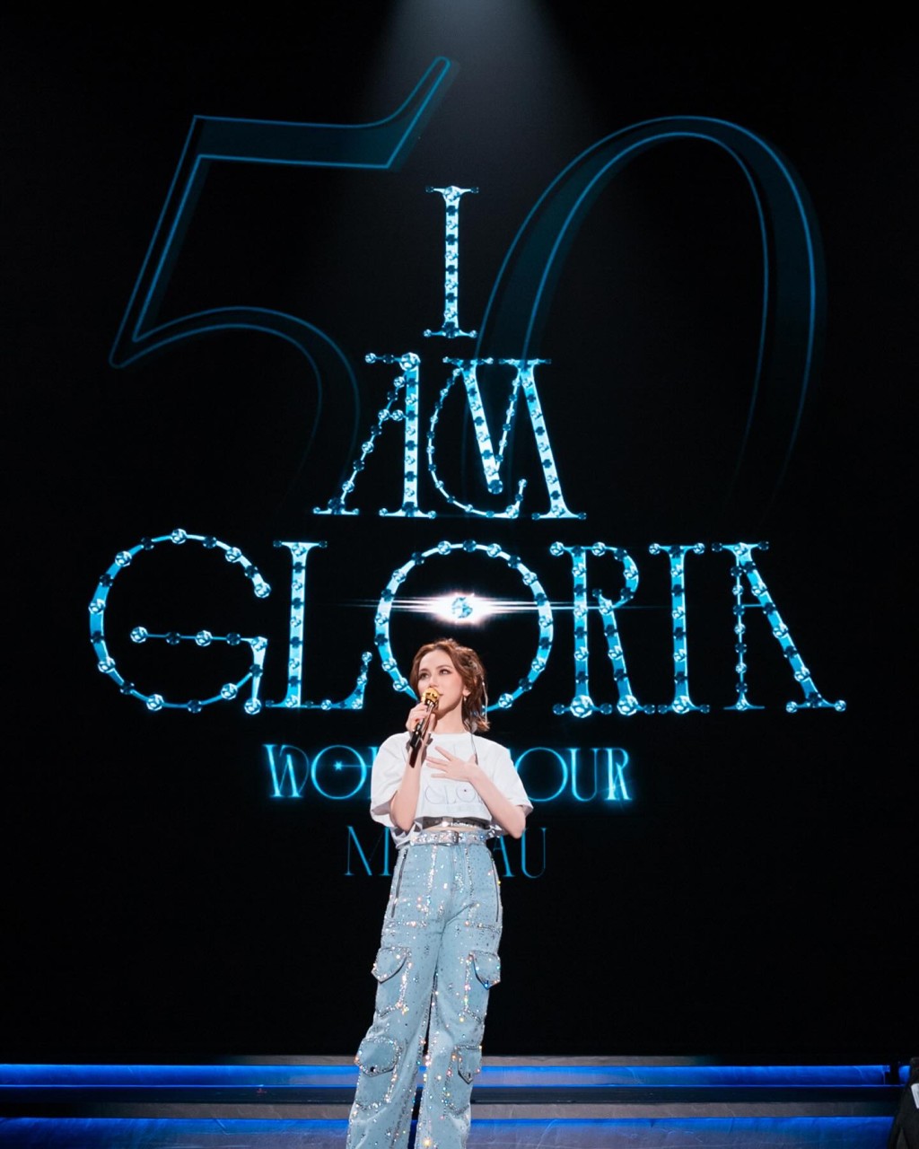 G.E.M.在今年8月生日前，举行了澳门6场巡唱，「不敢相信《I AM GLORIA》已经超过50场了！」