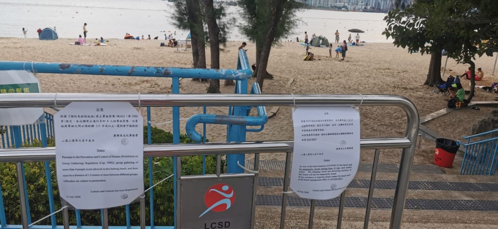 有市民自行前往海灘游泳，康文署又追蹤封閉海灘更衣室與公廁。資料圖片