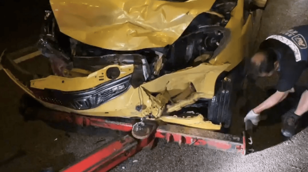 西貢2架本田私家車迎頭相撞，損毀嚴重。黎志偉攝