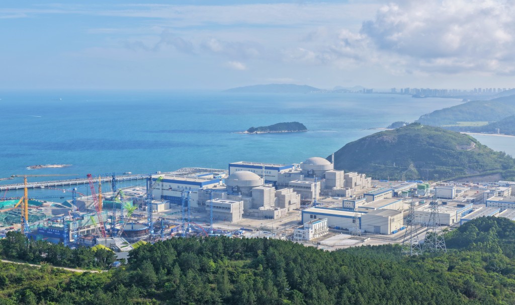 “华龙一号”大湾区首个自主三代核电一期全面建成,年发电量可供200万人使用。中新社 “华龙一号”大湾区首个自主三代核电一期全面建成,年发电量可供200万人使用。中新社