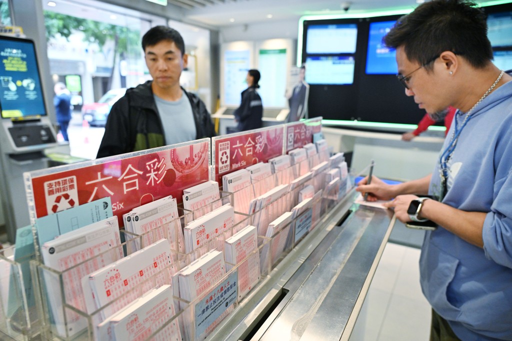 今期六合彩若一注獨中，頭獎可獲1300萬。資料圖片