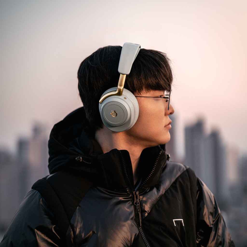 SteelSeries Arctis Nova Elite是品牌首款主打發燒音質的遊戲耳機。