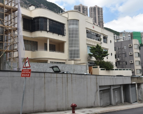 跑馬地藍塘道118號有住宅單位疑遭爆竊。