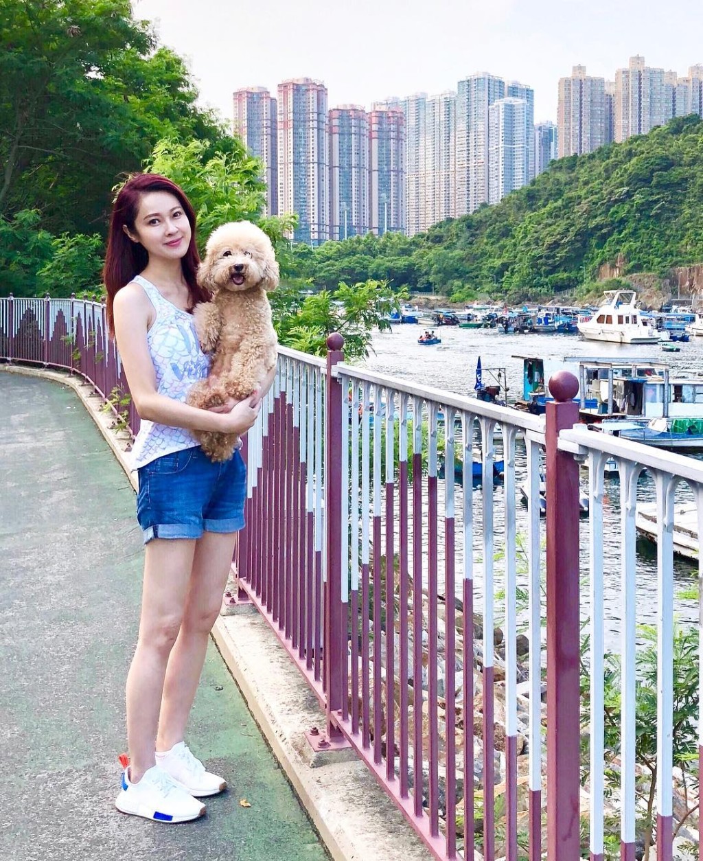 陈颖妍家中饲养爱犬。