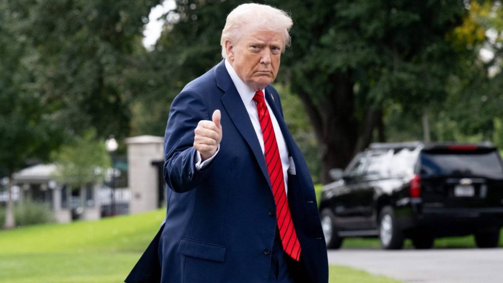 特朗普促制定统一联邦标准监管AI 否则中国将轻易超越美国