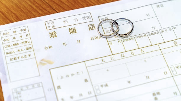 日本是全球唯一要求夫婦結婚時必須「統一姓氏」的國家。 iStock配圖