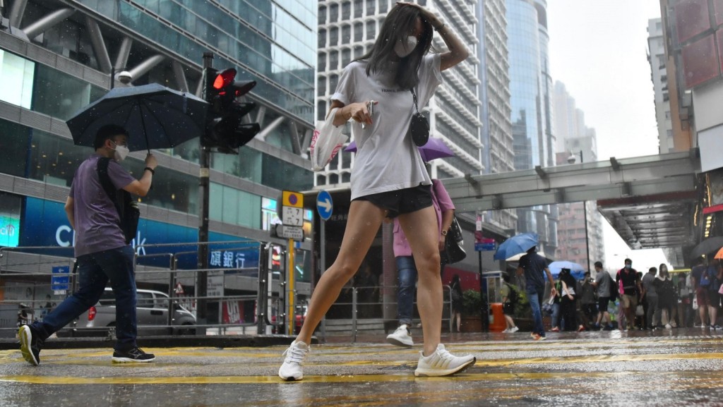 天文台發布秋季季度預報,預料香港氣溫正常至偏高,雨量正常至偏多。