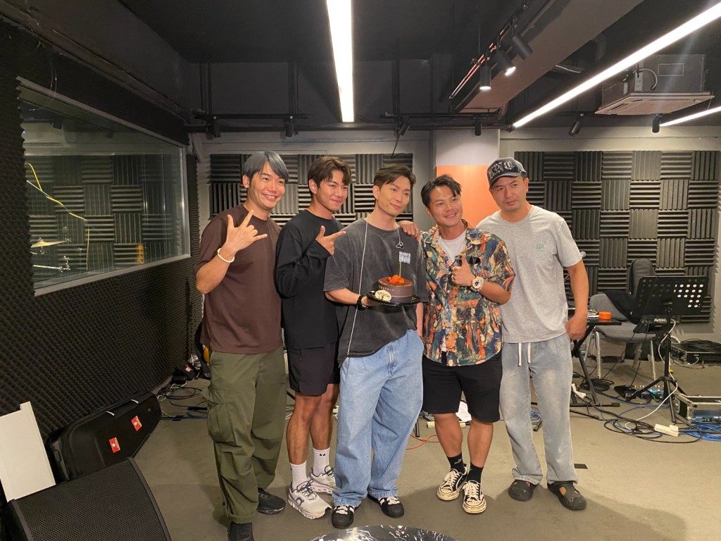 周志康為明天（30日）晚上舉行的《愛爆動物音樂秀》進行排練。