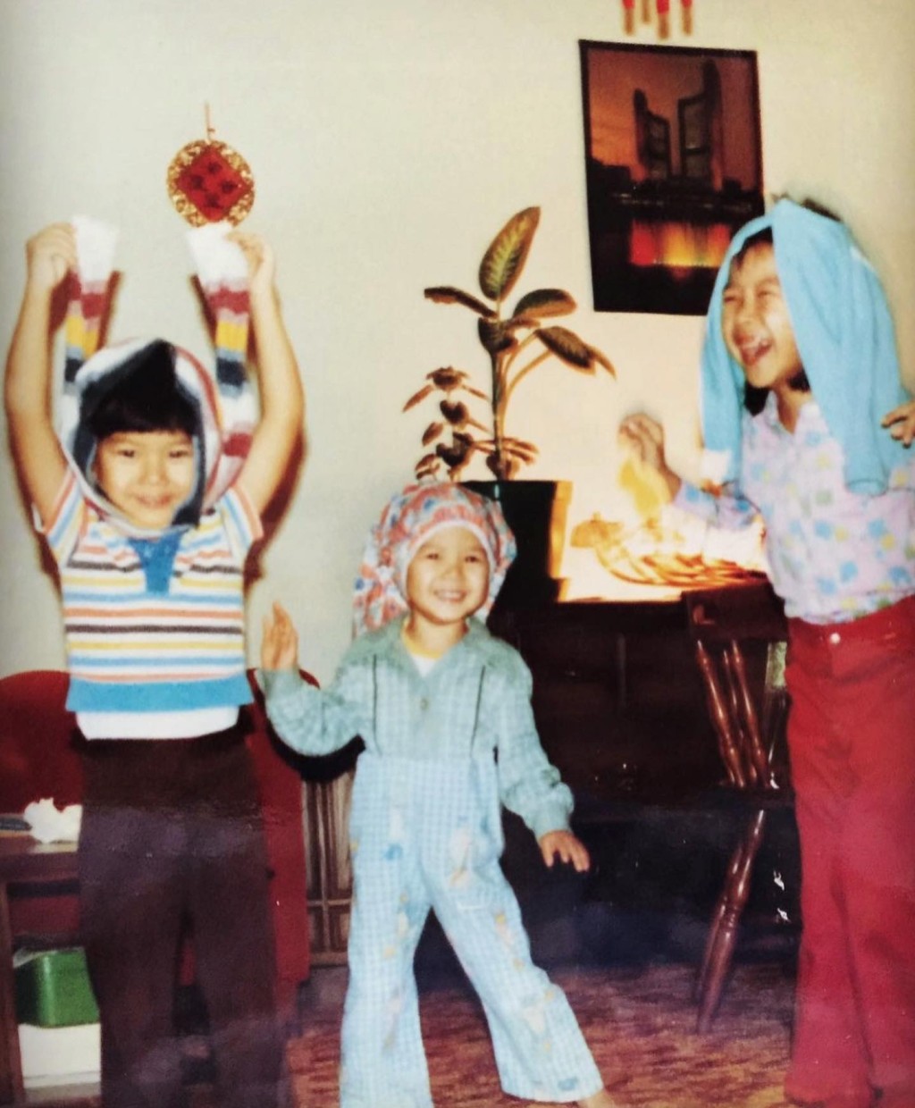 锺丽淇分享与哥哥、家姐的童年相。
