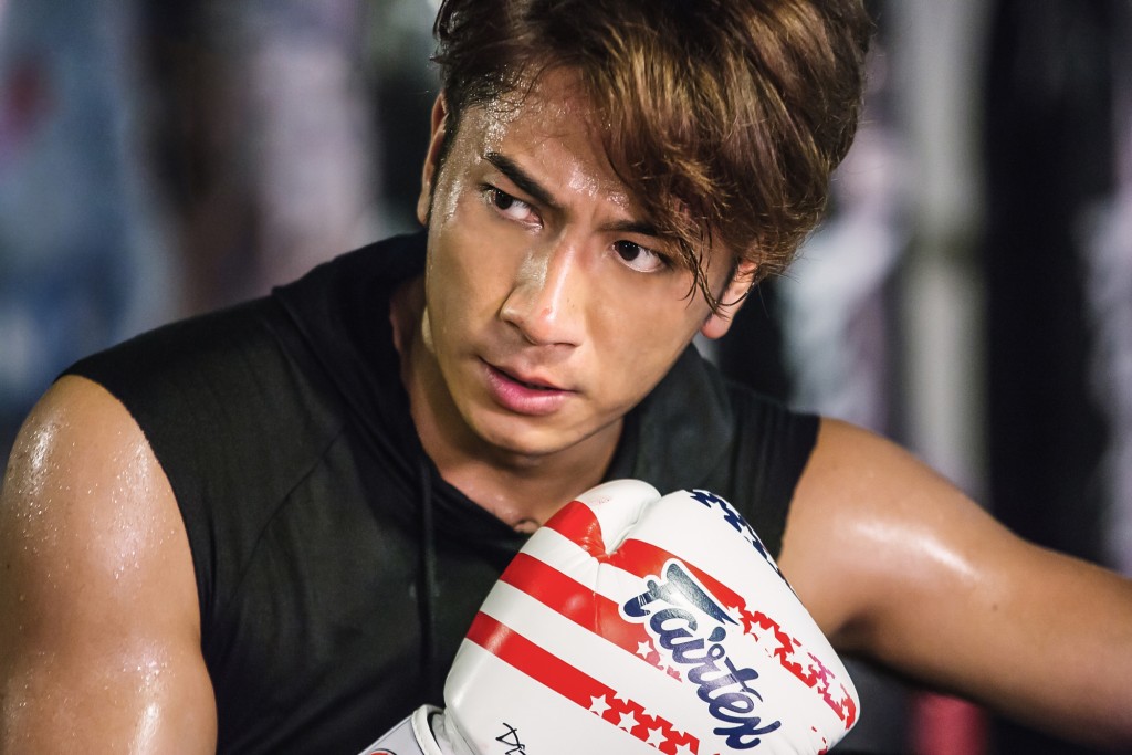 吴卓羲常以警察形象出现，有做动作演员的潜质。