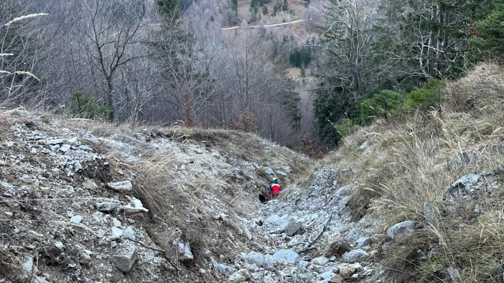 8名缺乏正确装备的中国游客，在德国登山时受困遇险。Bergwacht Schliersee
