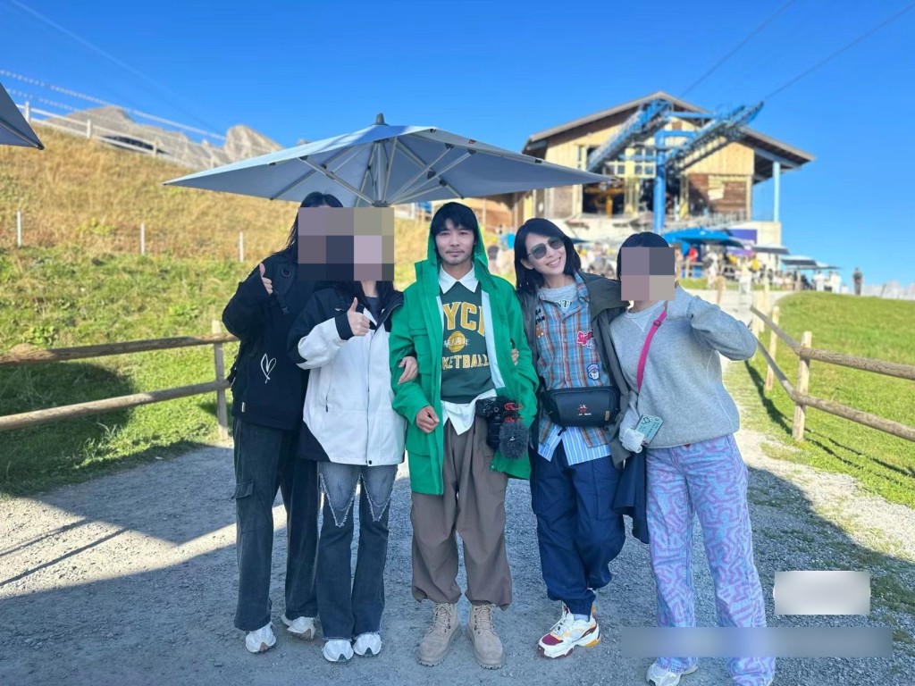 蔡少芬和張晉Nice爆與粉絲合照，有網民透露當日張晉為在山上翻跟斗的妻女們拍照。