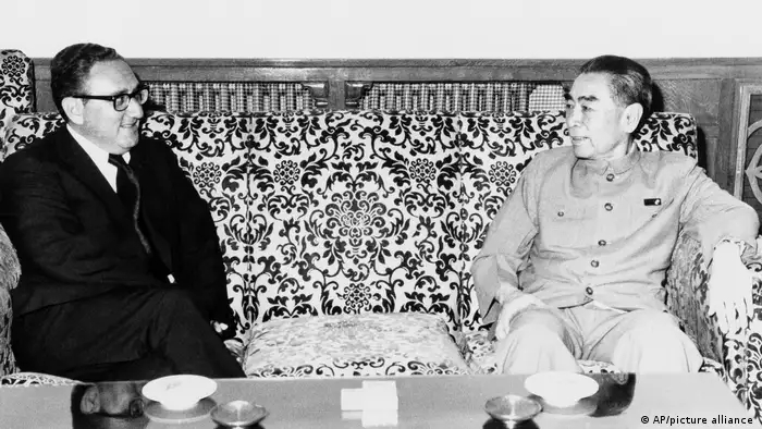 1971年基辛格多次密訪中國，促成中美建交。