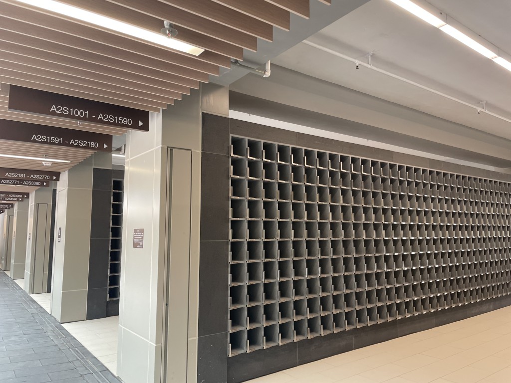 石門靈灰安置所及紀念花園已於今年9月26日啟用,約40,000個骨灰龕位。 石門靈灰安置所及紀念花園已於今年9月26日啟用,約40,000個骨灰龕位。