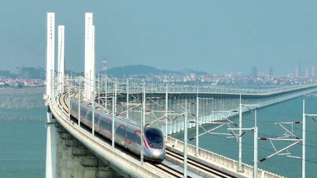 福廈高鐵通車後，福州至廈門最快55分鐘可達。中國鐵路