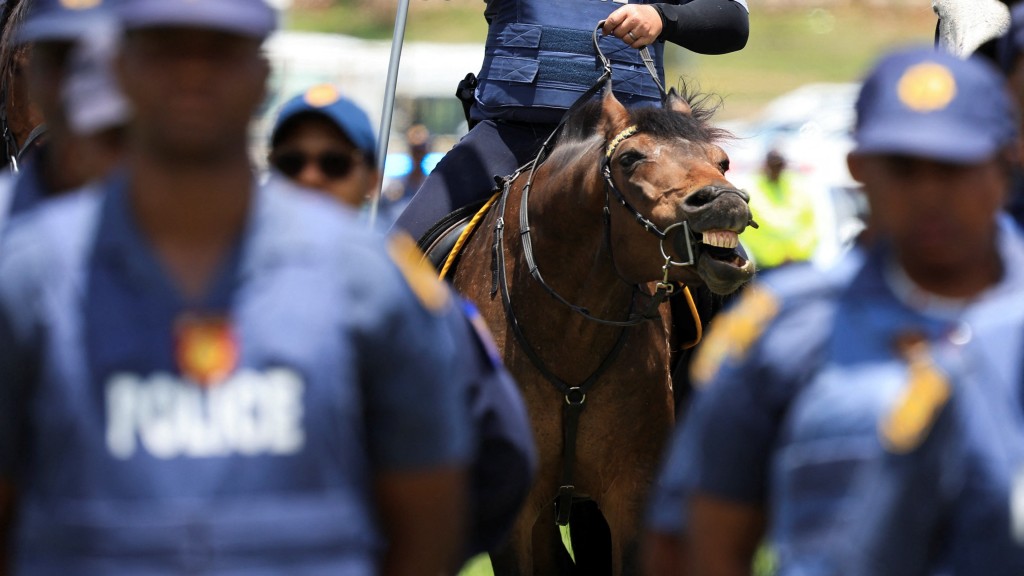南非警察为G20峰会作准备。 路透社