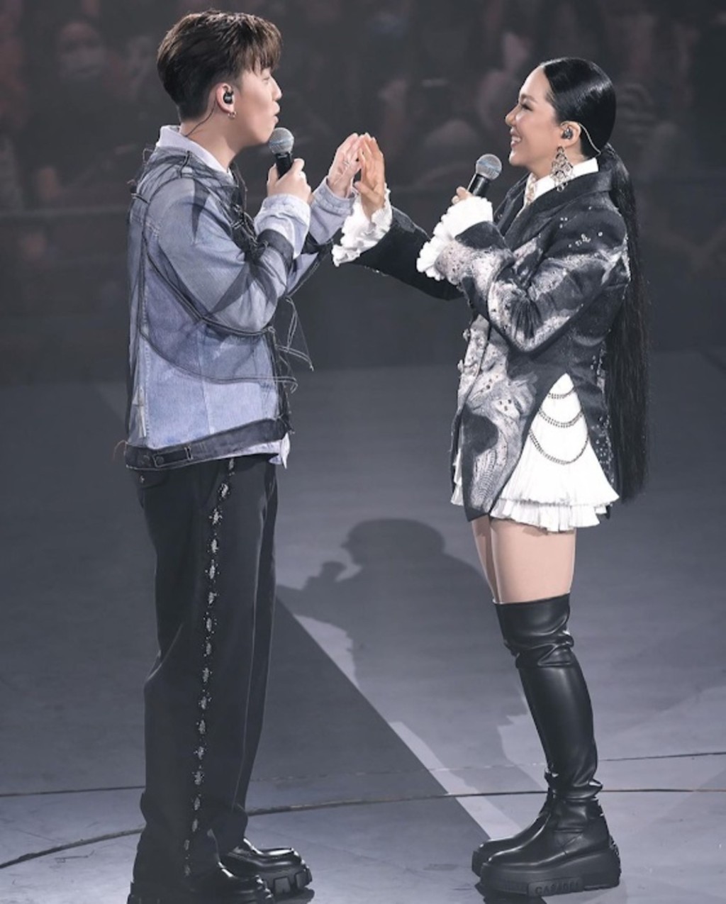 雖曾為衞蘭任演唱會嘉賓而踏上紅館舞台，但今次獨自踏台亦頗為緊張。