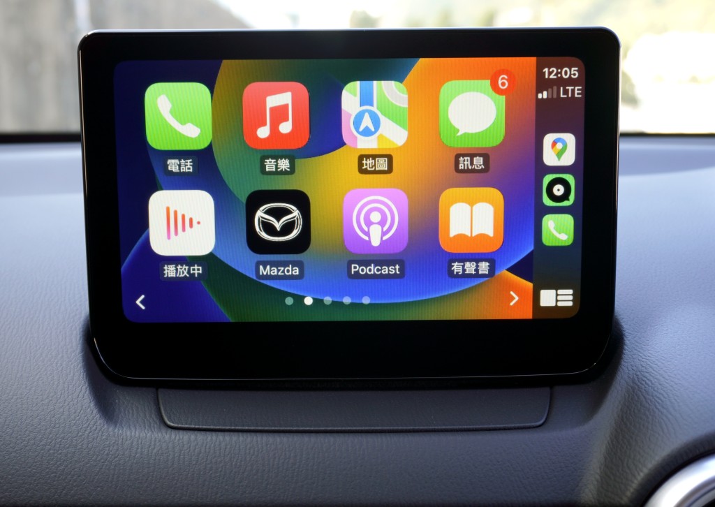 ■無線Apple CarPlay及無線手機充電板均是標準項目。