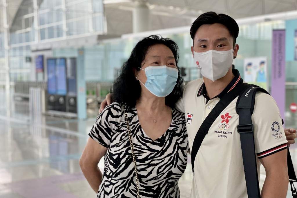 石太一直疼惜愛兒,早前往機場送機。 資料圖片