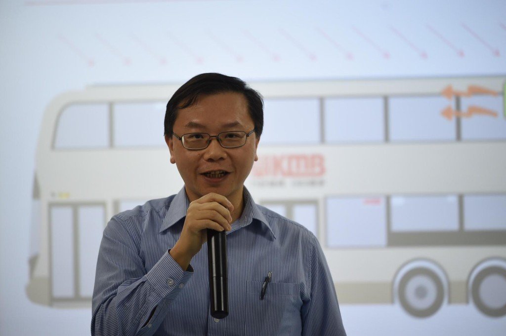 九巴工程部高級工程師何世樂。