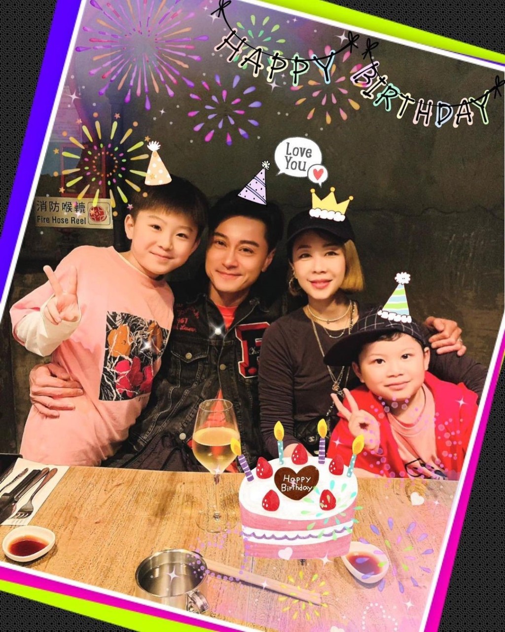 兩人一同上載溫馨家庭合照。