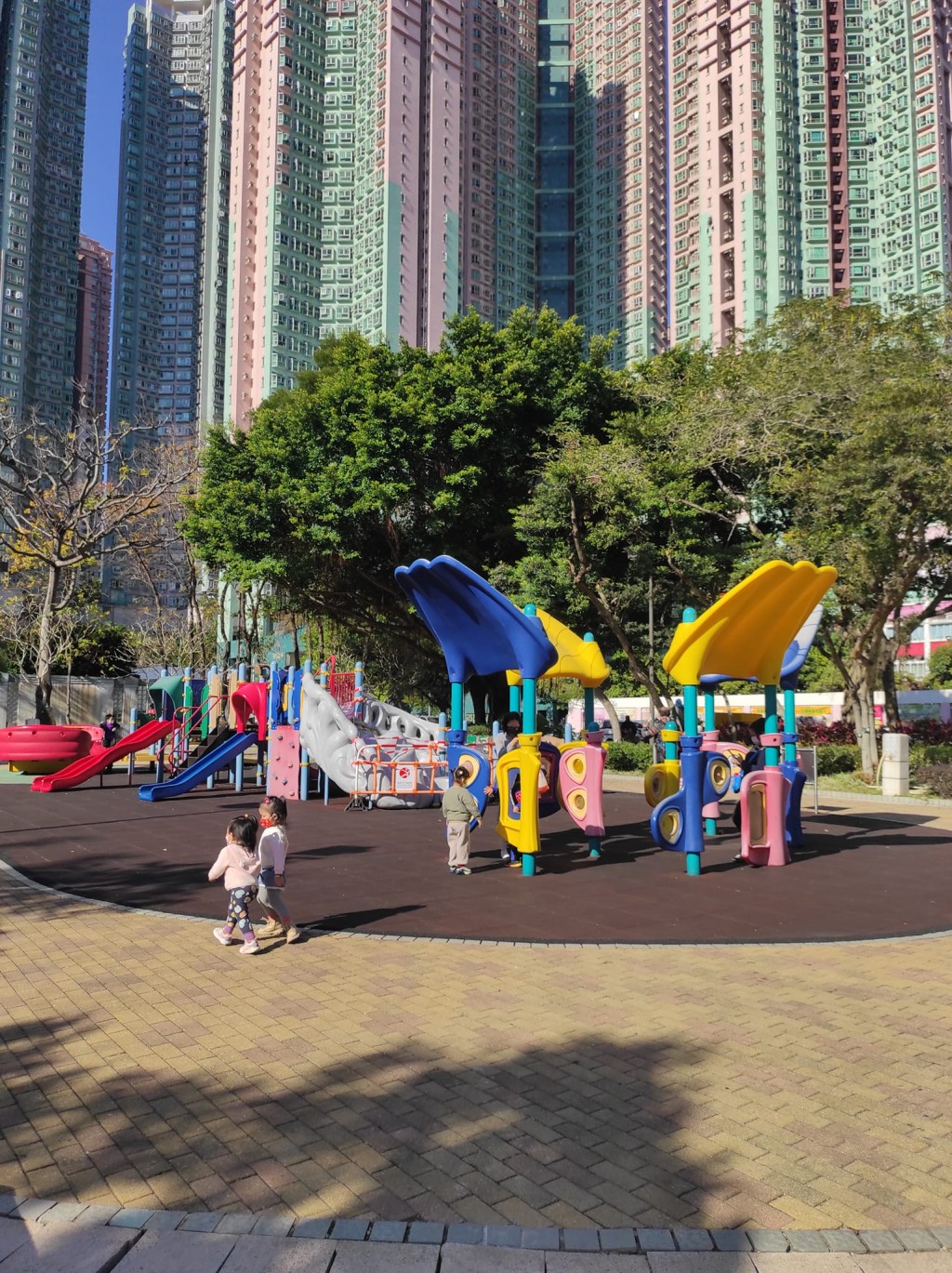 寶康公園佔地廣闊，遊樂場設施多元化，2 - 12歲小童都必能找到適合自己的遊戲。（圖片來源：《親子王》）