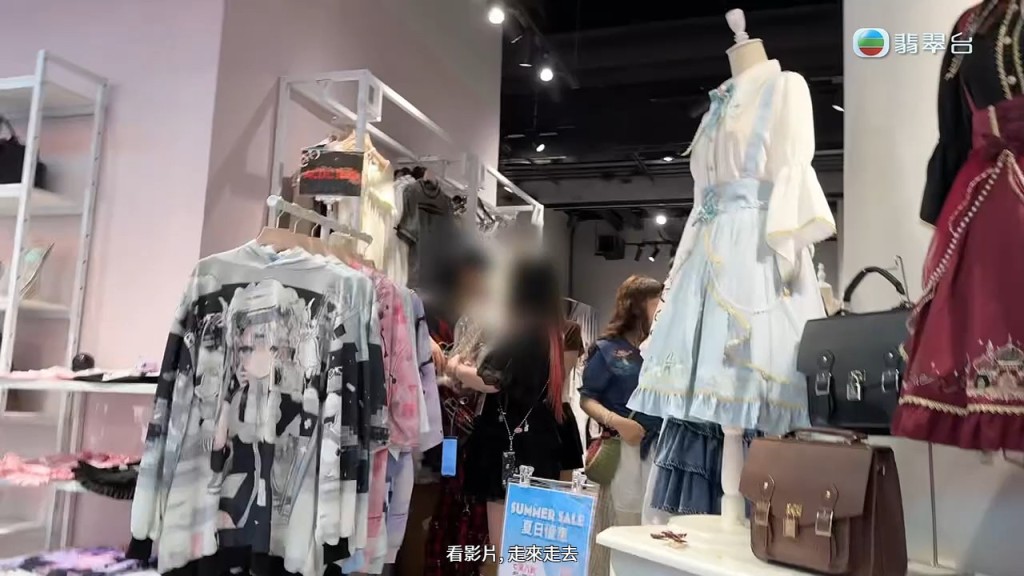 有旺角動漫商場的店員指該男子不時在商場內遊蕩，令女顧客感到受騷擾。