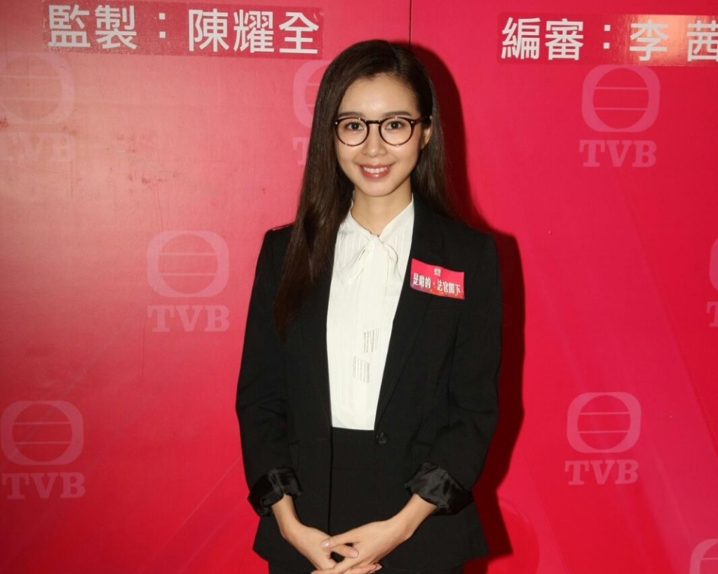麥明詩最近箍牙，講嘢黐脷筋更要挑戰拍劇講冗長對白。