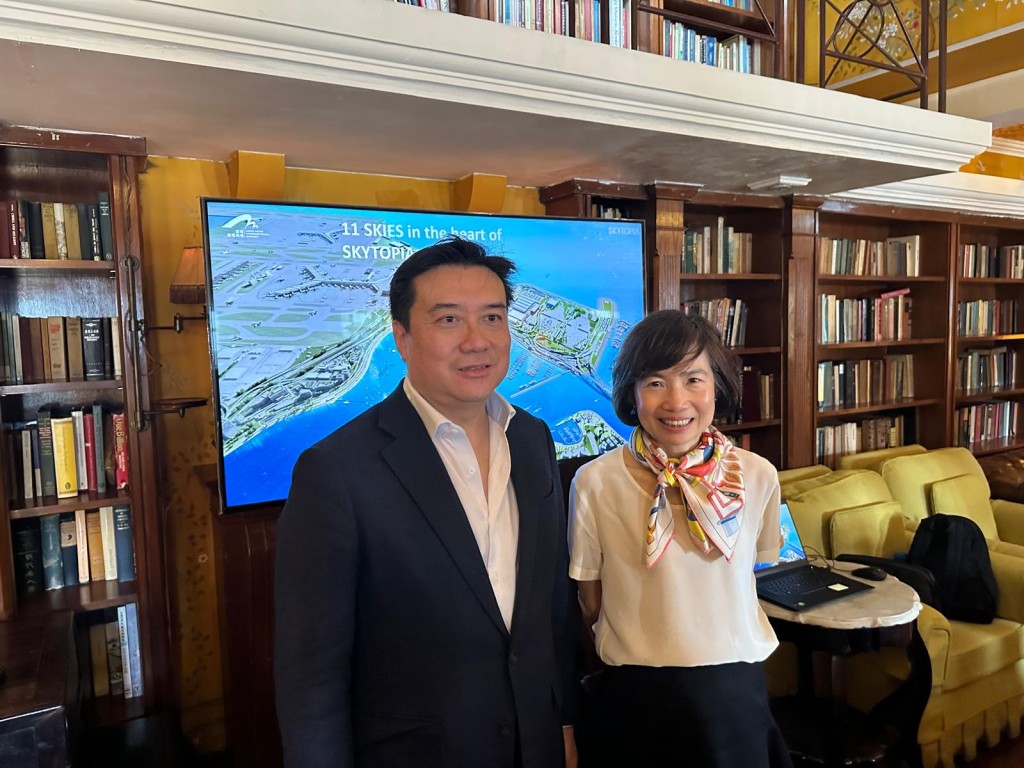 機管局商務執行總監兼機管局附屬公司IEC Holdings Limited行政總裁陳正思(右)及機管局財務執行總監李沛鏗。 機管局商務執行總監兼機管局附屬公司IEC Holdings Limited行政總裁陳正思(右)及機管局財務執行總監李沛鏗。
