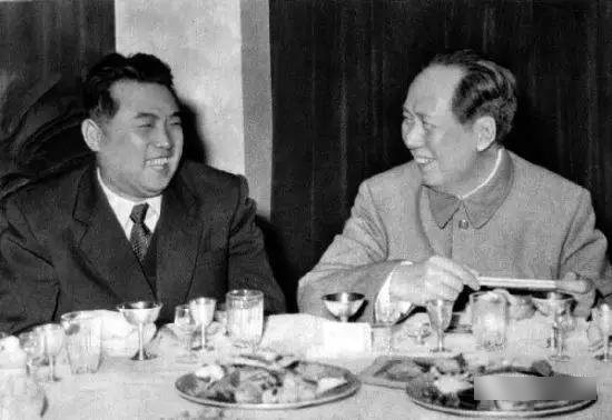 毛澤東簽名的國宴菜單以215萬港元拍賣出。央廣軍事