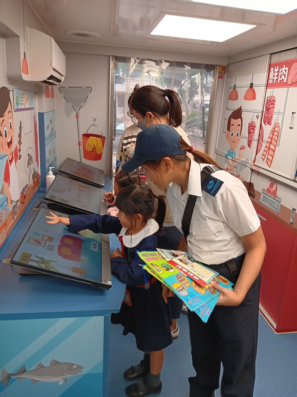 食環署使用流動宣傳車向市民傳達防蚊滅蚊的資訊。食環署FB 食環署使用流動宣傳車向市民傳達防蚊滅蚊的資訊。食環署FB