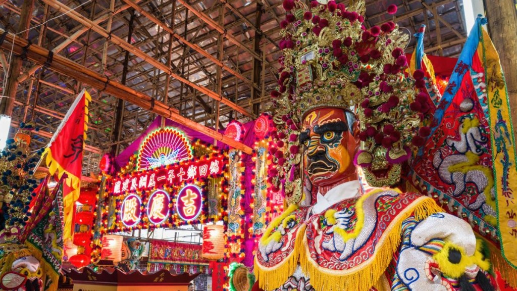 錦田鄉酬恩建醮，當中竹醮棚內的精美紥作。