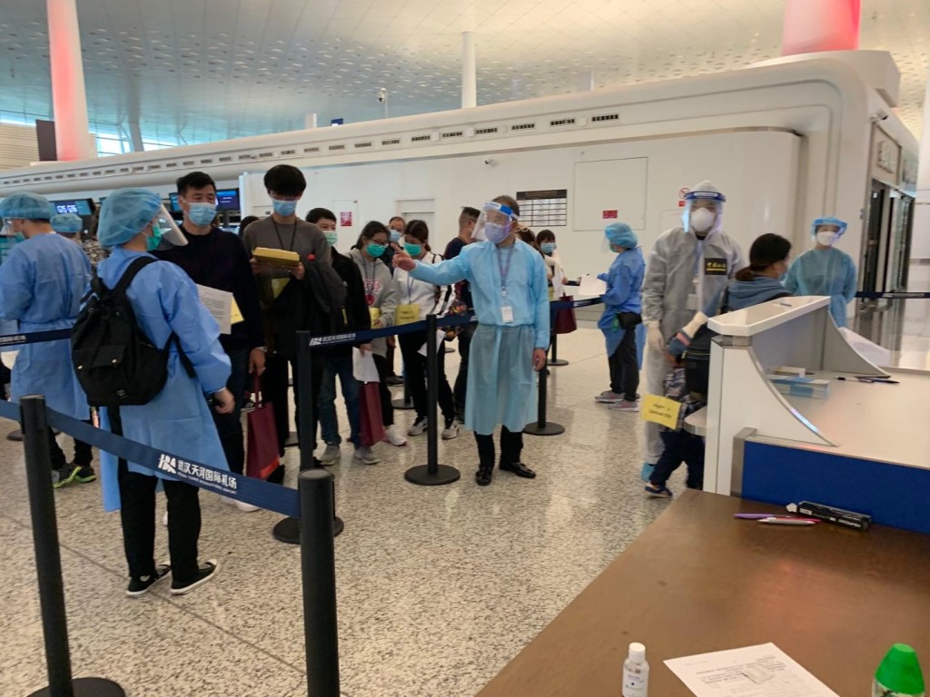 政府再派出包機接載滯留湖北的港人返港。