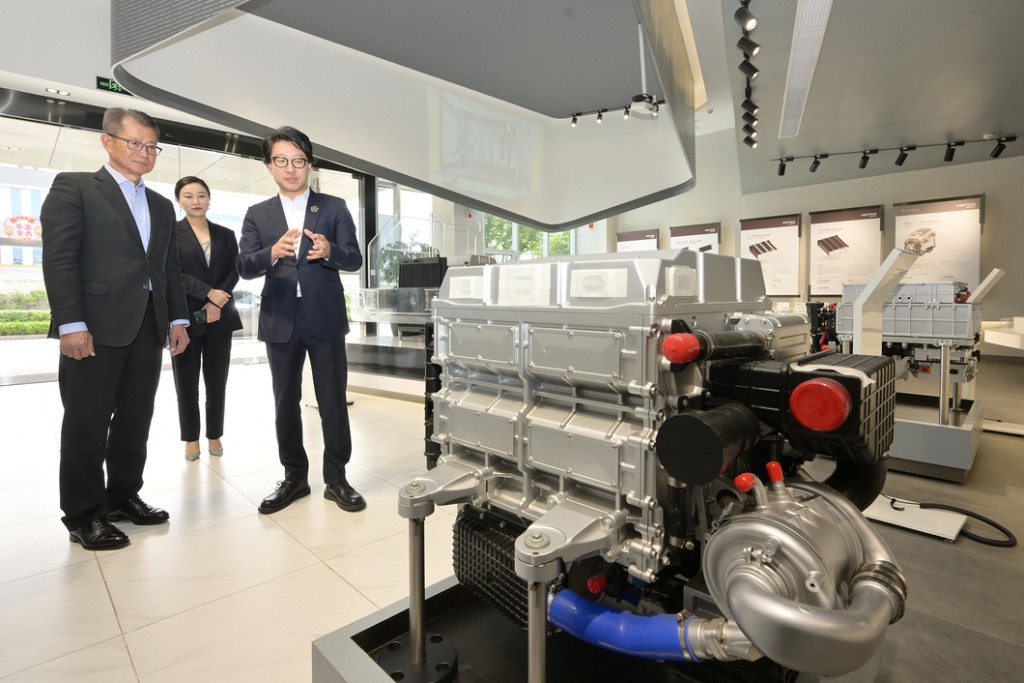 參訪蘇州一家從事氫能動力研發的企業，並了解其燃料電池系統。財政司網誌圖片